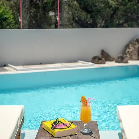 Terra Oliva Milos 4*