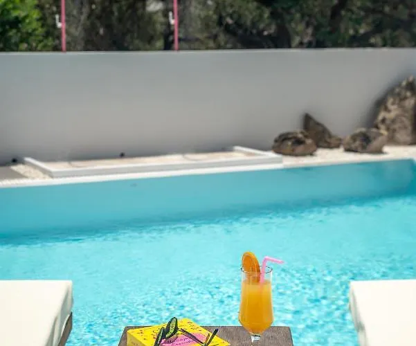 Terra Oliva Milos 4*